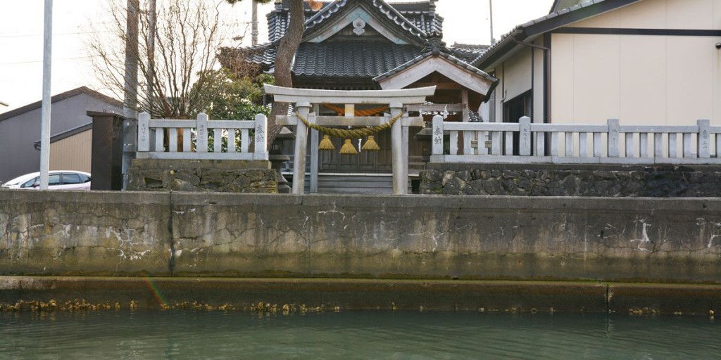 【川を向いて建っている神社】―大漁と安全を祈願